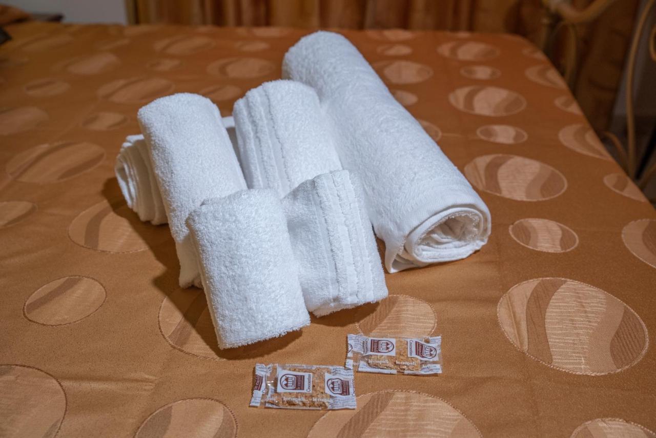 ポルト・エンペードクレ Carlo Five Bed & Breakfast エクステリア 写真