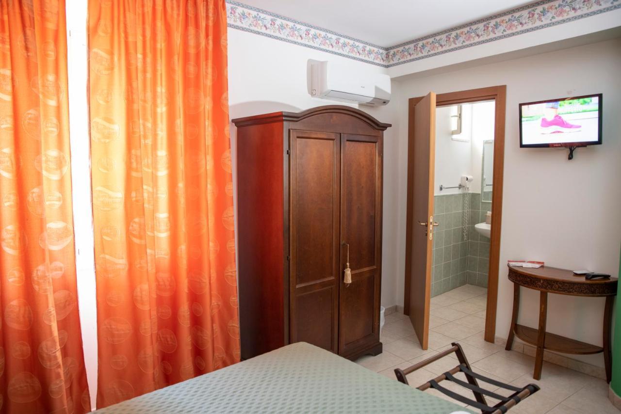 ポルト・エンペードクレ Carlo Five Bed & Breakfast エクステリア 写真